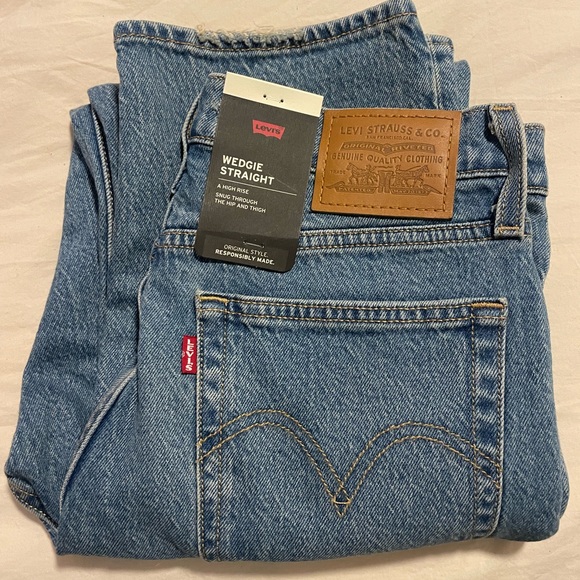 Levi's Wedgie Straight Jeans - Picture 5 of 5